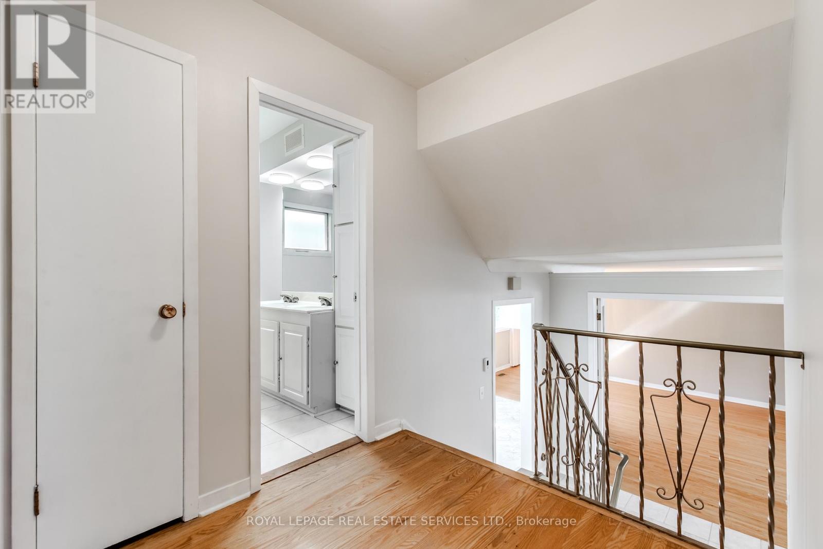 264 Tottenham Road, Burlington, Ontario  L7L 4G7 - Photo 22 - W12457349