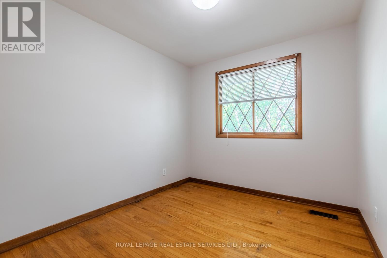 264 Tottenham Road, Burlington, Ontario  L7L 4G7 - Photo 29 - W12457349