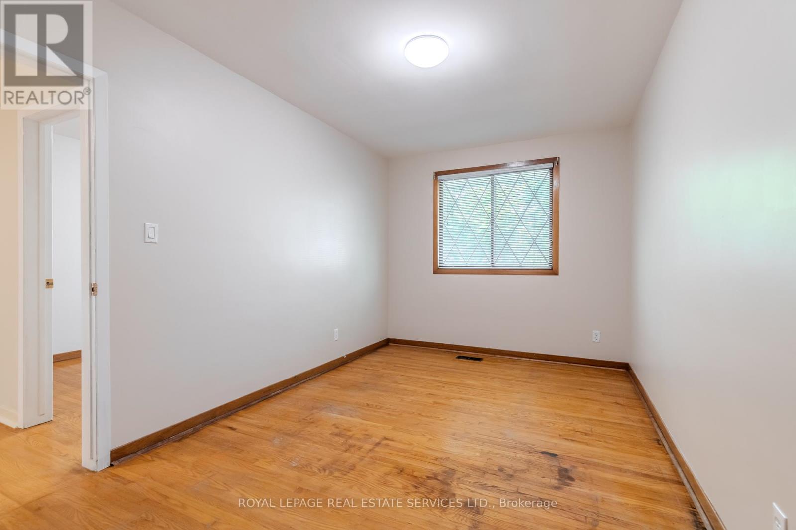 264 Tottenham Road, Burlington, Ontario  L7L 4G7 - Photo 31 - W12457349