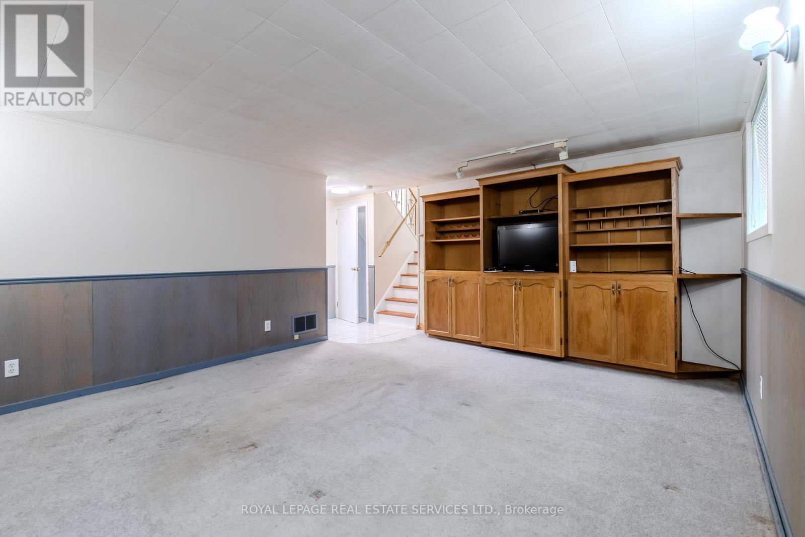 264 Tottenham Road, Burlington, Ontario  L7L 4G7 - Photo 32 - W12457349