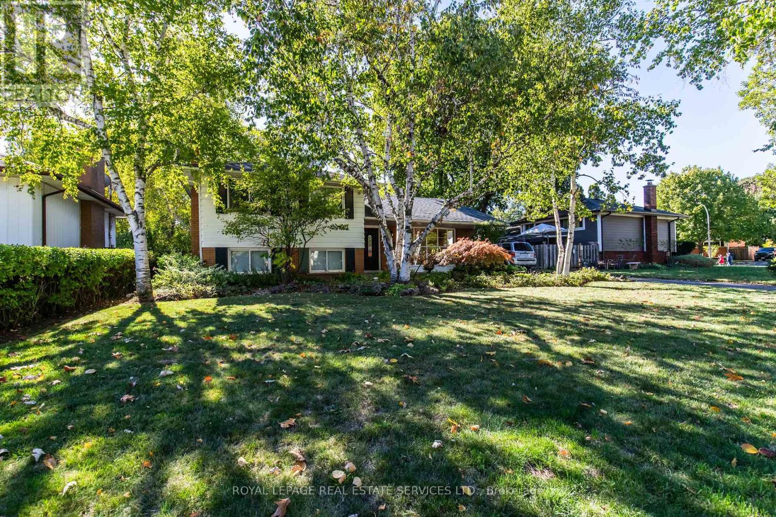 264 Tottenham Road, Burlington, Ontario  L7L 4G7 - Photo 4 - W12457349