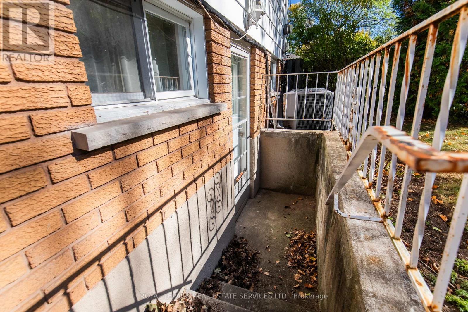 264 Tottenham Road, Burlington, Ontario  L7L 4G7 - Photo 45 - W12457349
