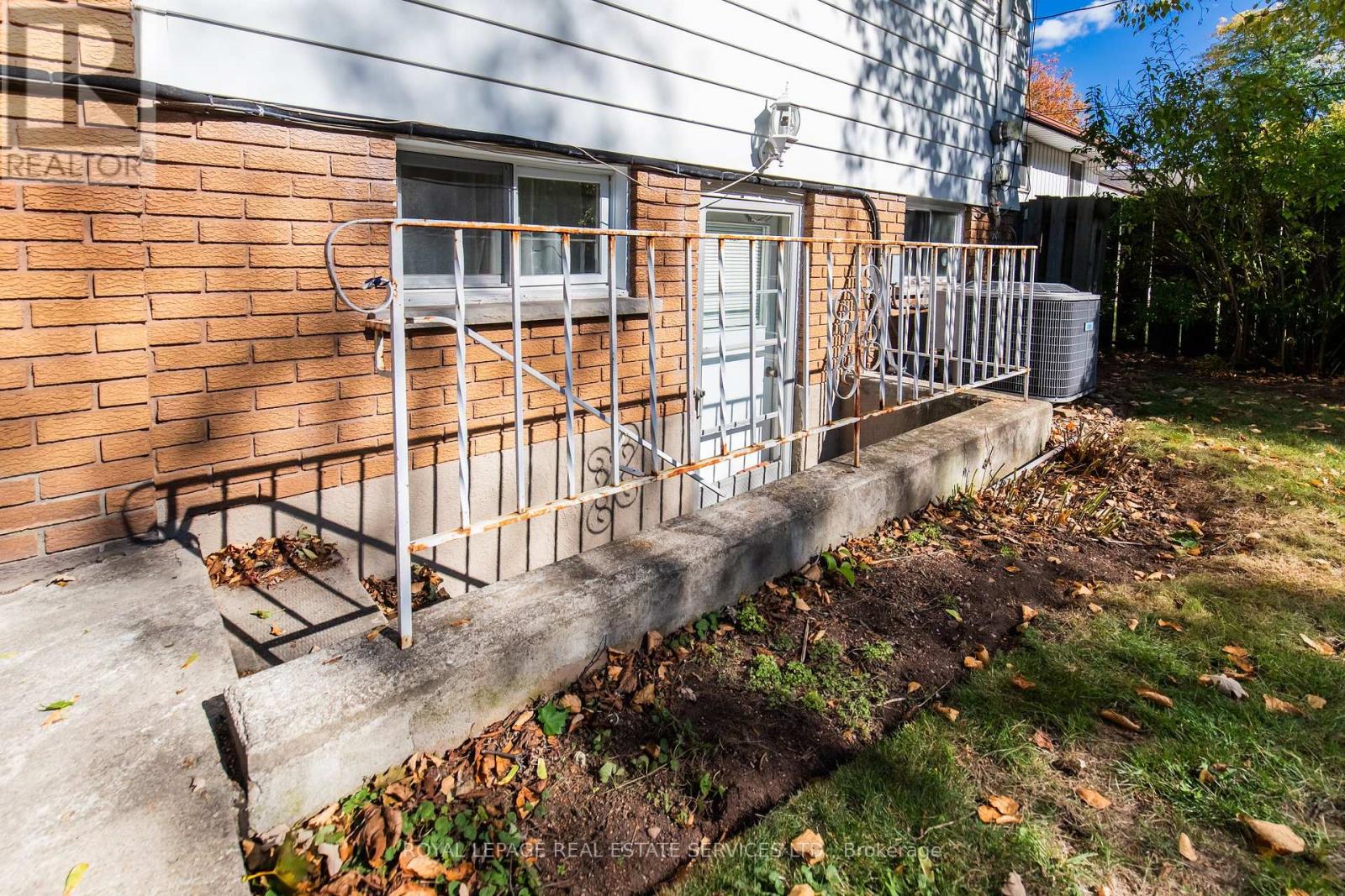 264 Tottenham Road, Burlington, Ontario  L7L 4G7 - Photo 46 - W12457349