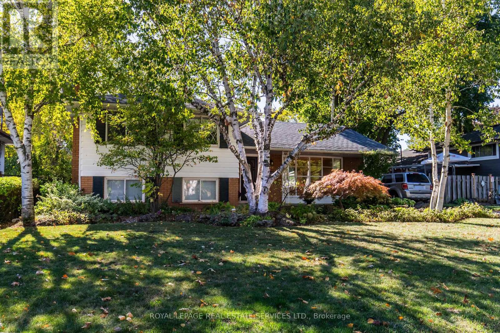 264 Tottenham Road, Burlington, Ontario  L7L 4G7 - Photo 5 - W12457349