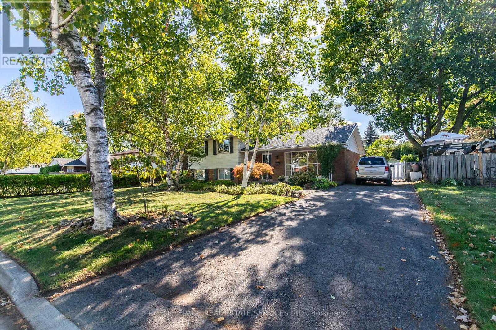 264 Tottenham Road, Burlington, Ontario  L7L 4G7 - Photo 6 - W12457349