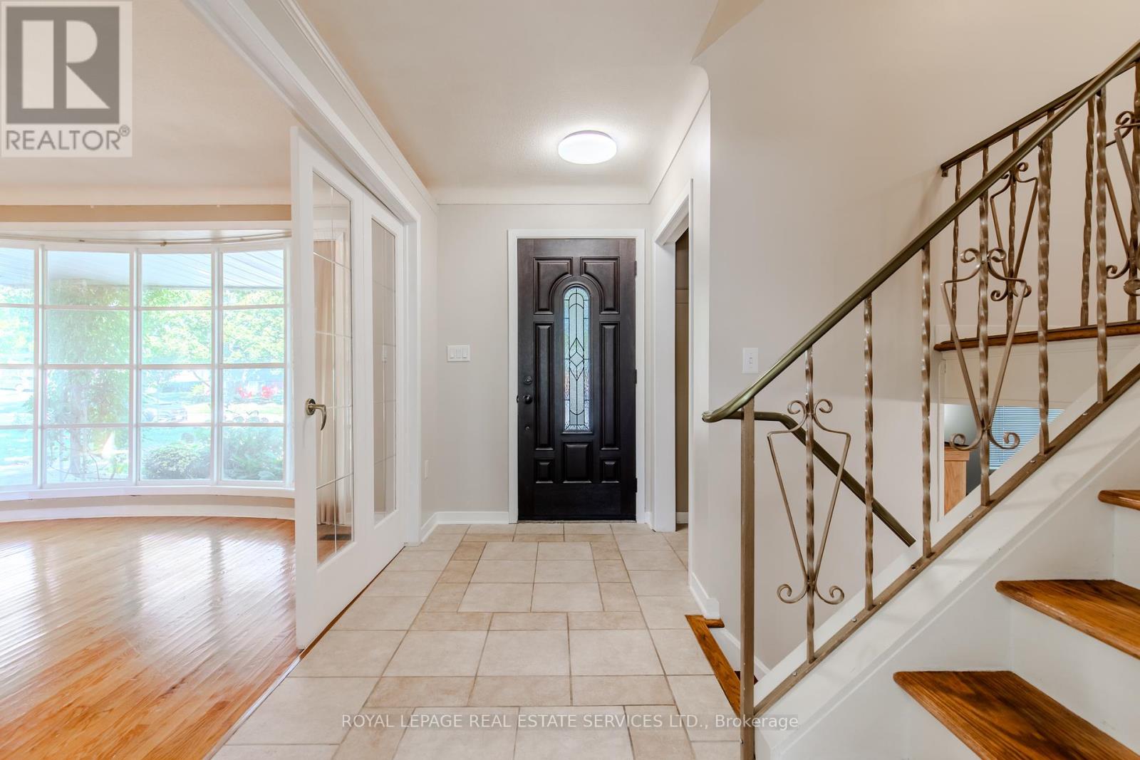 264 Tottenham Road, Burlington, Ontario  L7L 4G7 - Photo 9 - W12457349