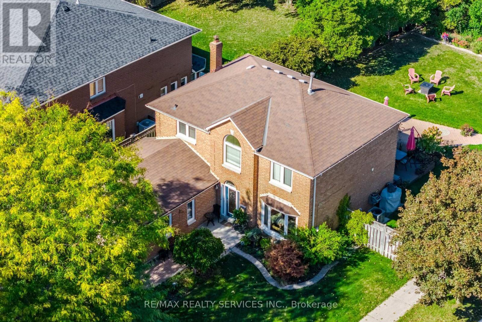 30 Starling Court, Brampton, Ontario  L6Z 3P5 - Photo 4 - W12457355