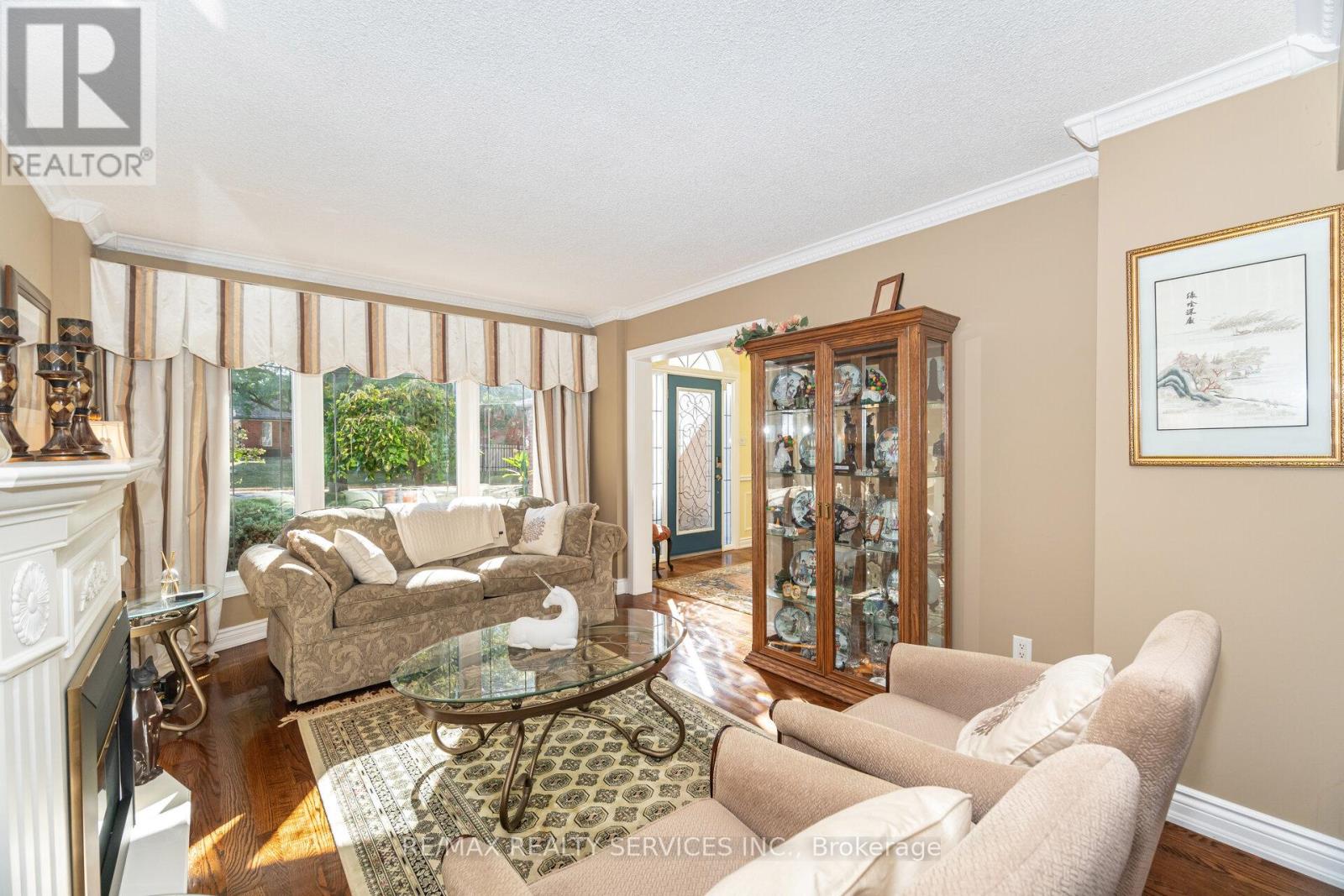 30 Starling Court, Brampton, Ontario  L6Z 3P5 - Photo 7 - W12457355