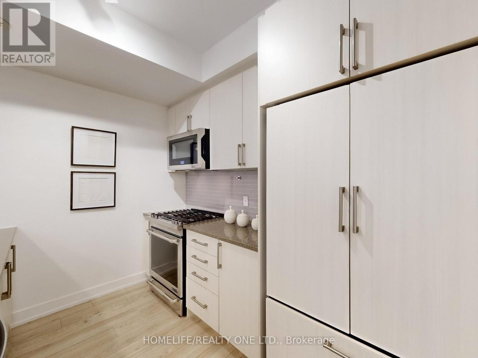 Th 41 - 3 Elsie Lane, Toronto, Ontario  M6P 0B8 - Photo 11 - W12457357