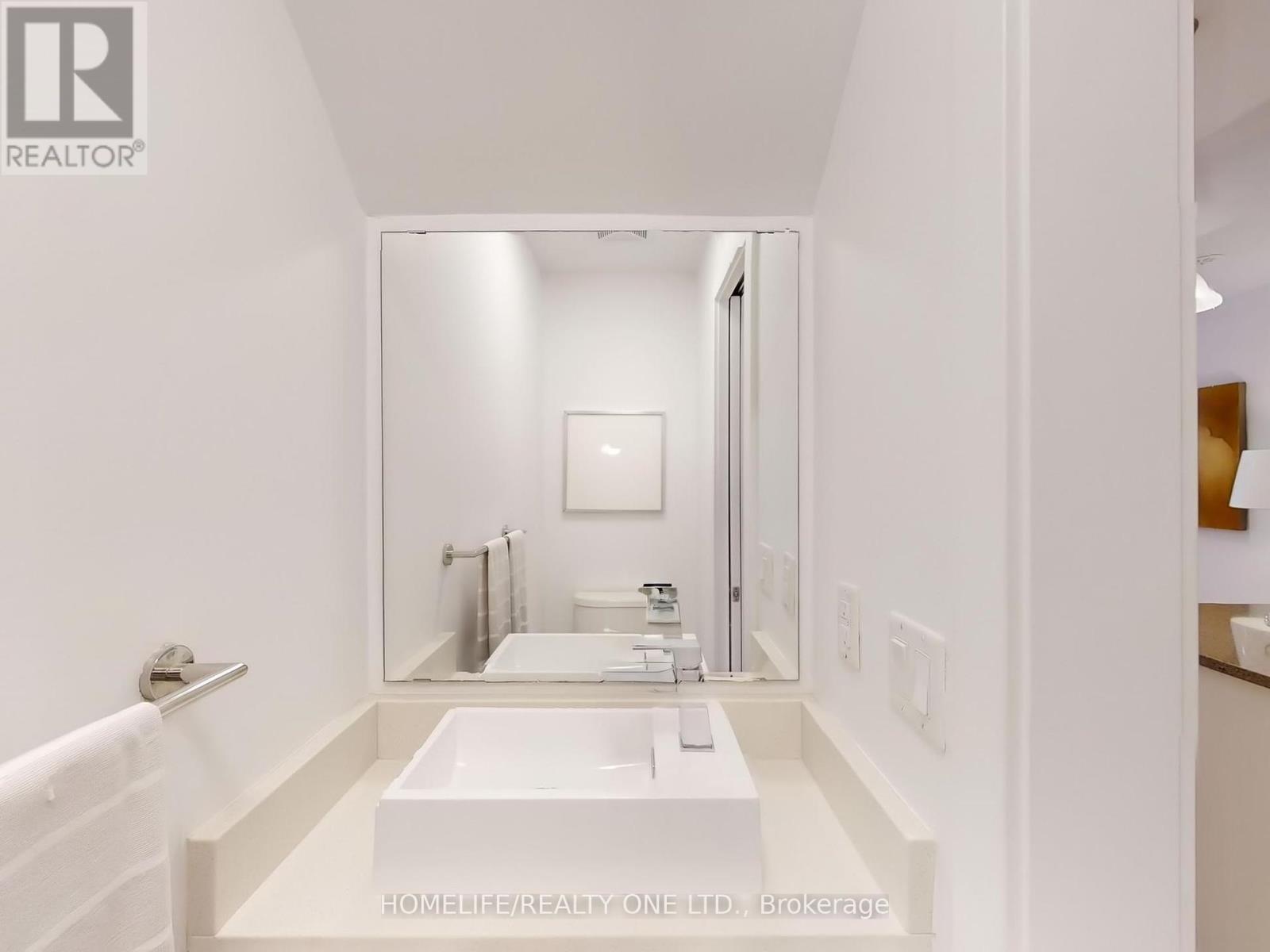 Th 41 - 3 Elsie Lane, Toronto, Ontario  M6P 0B8 - Photo 18 - W12457357