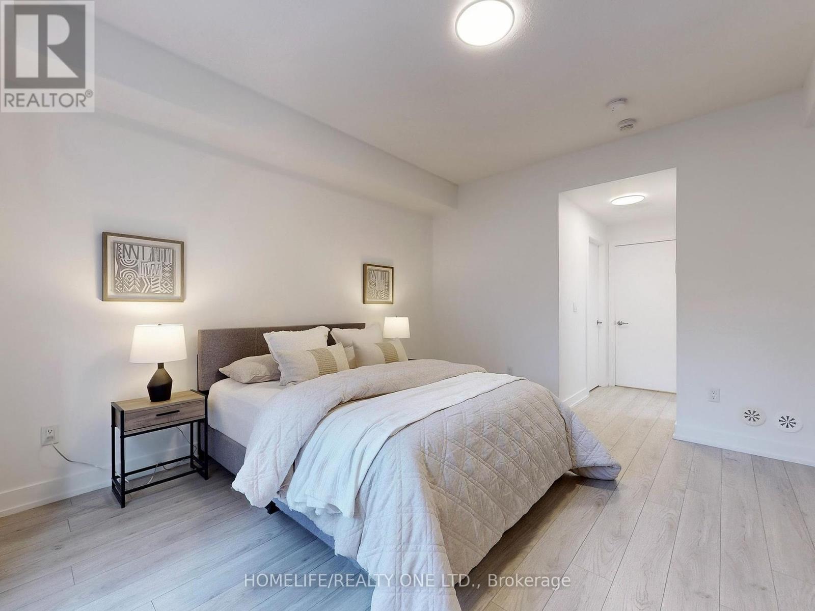 Th 41 - 3 Elsie Lane, Toronto, Ontario  M6P 0B8 - Photo 21 - W12457357
