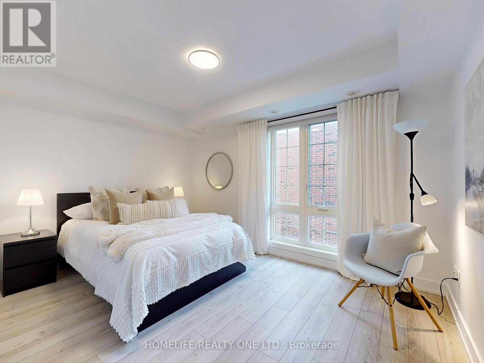 Th 41 - 3 Elsie Lane, Toronto, Ontario  M6P 0B8 - Photo 29 - W12457357