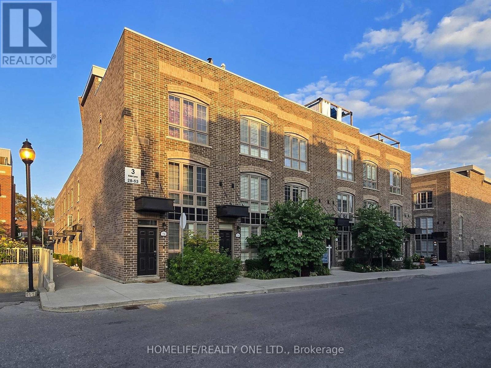 Th 41 - 3 Elsie Lane, Toronto, Ontario  M6P 0B8 - Photo 48 - W12457357