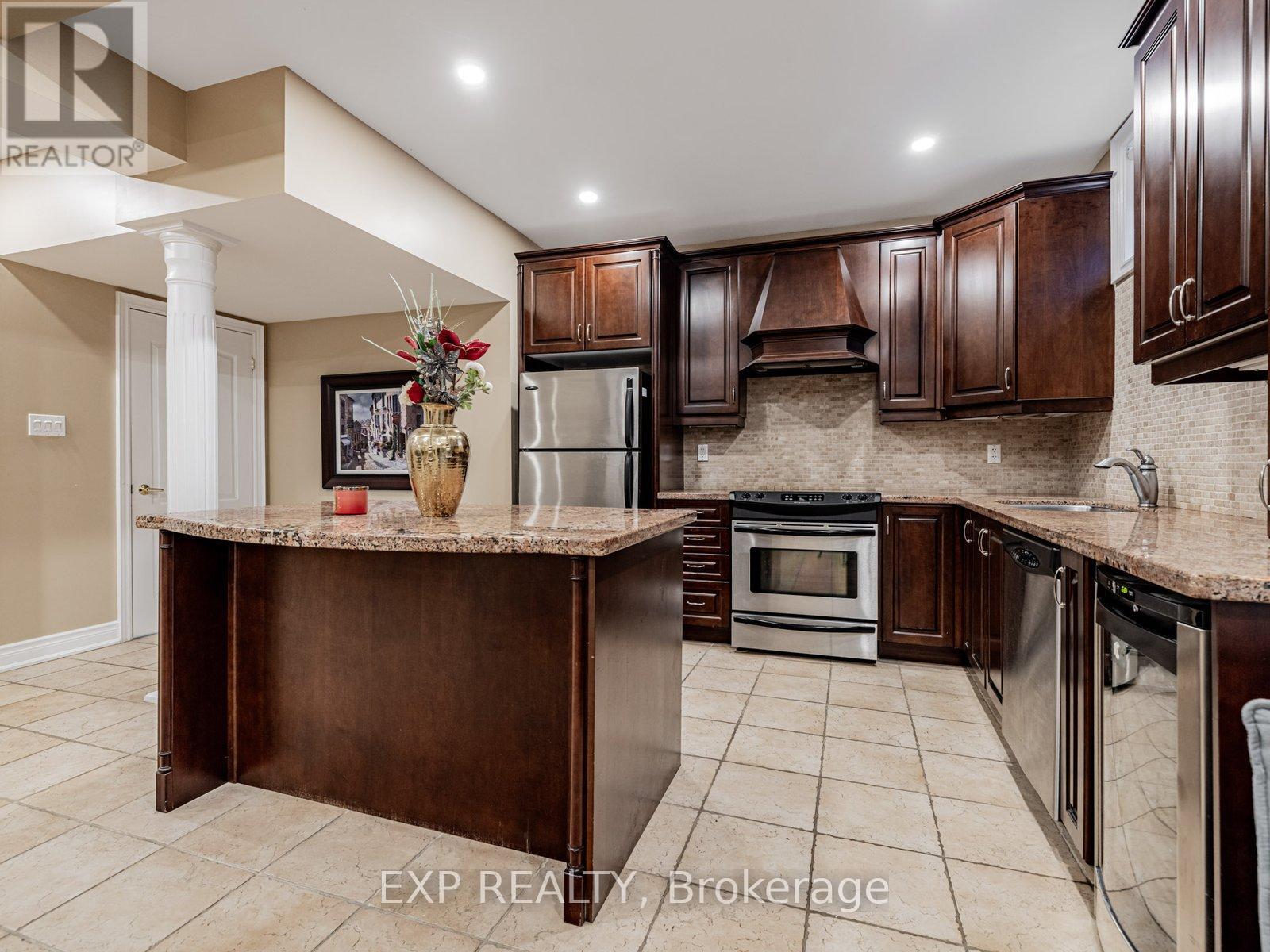 13 Bourdon Avenue, Toronto, Ontario  M6L 2Y7 - Photo 32 - W12457369