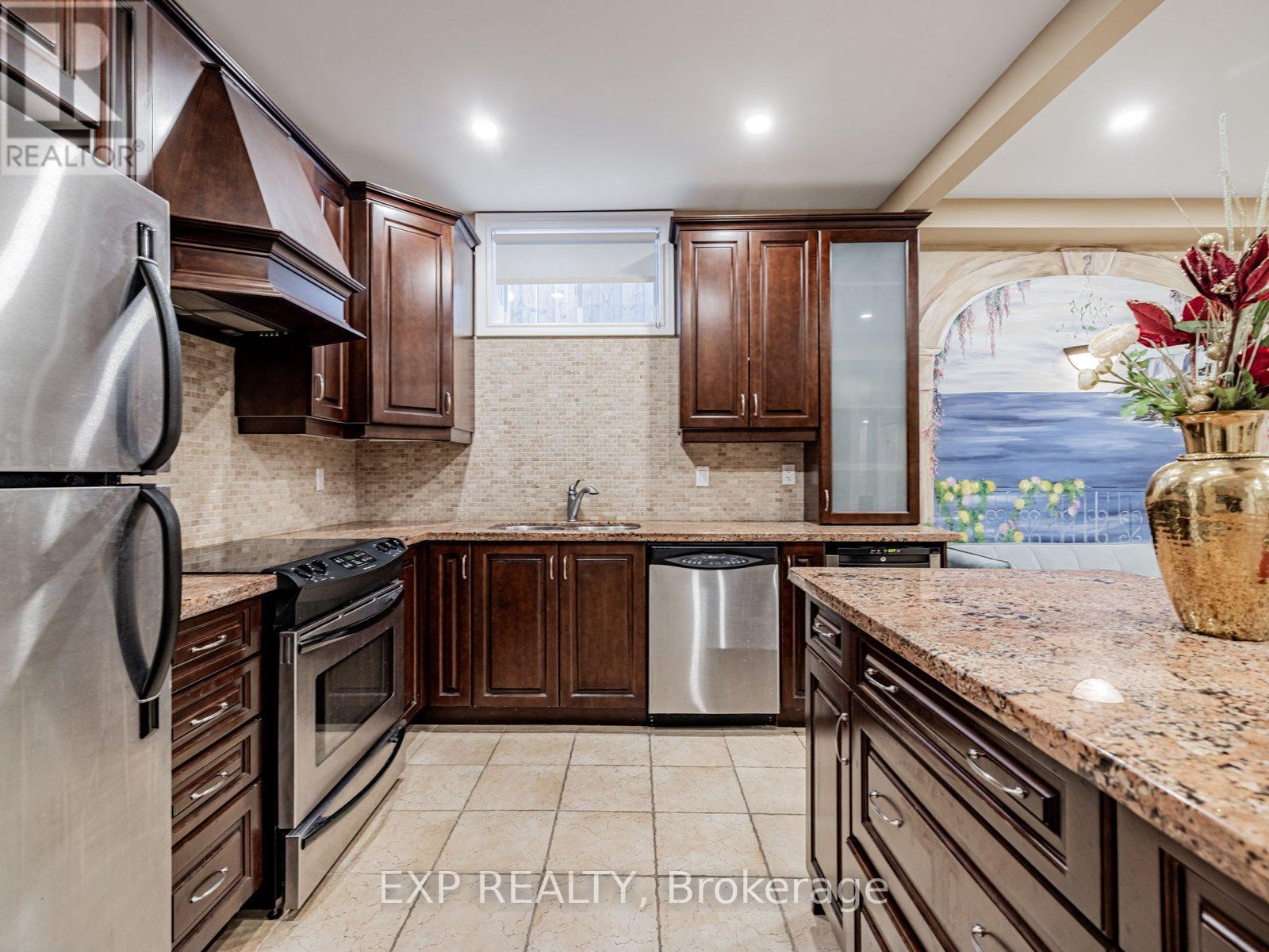 13 Bourdon Avenue, Toronto, Ontario  M6L 2Y7 - Photo 33 - W12457369