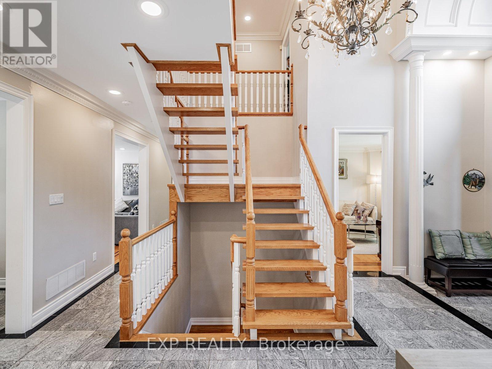 13 Bourdon Avenue, Toronto, Ontario  M6L 2Y7 - Photo 4 - W12457369