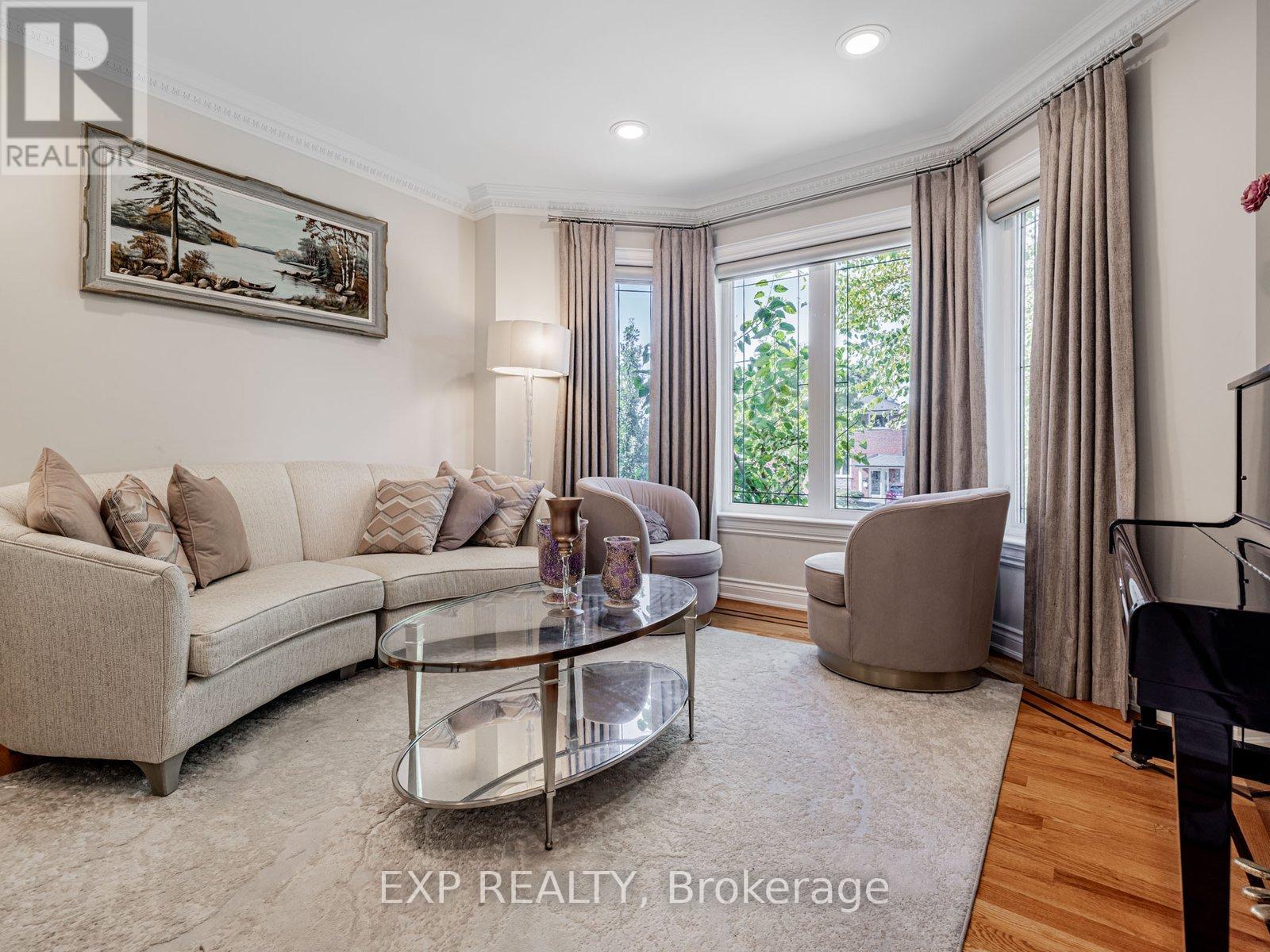 13 Bourdon Avenue, Toronto, Ontario  M6L 2Y7 - Photo 8 - W12457369