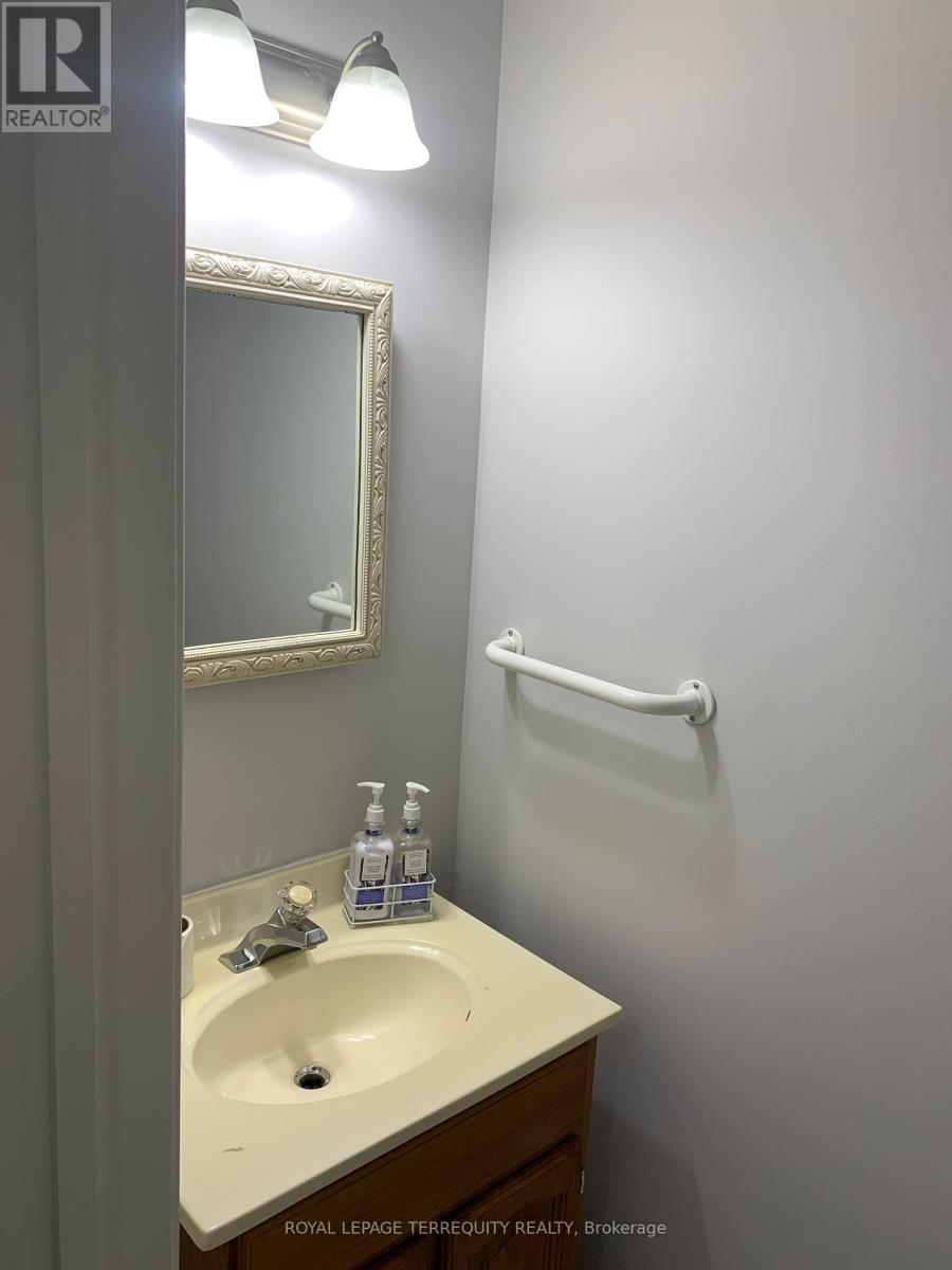 42 - 1180 Mississauga Valley Boulevard, Mississauga, Ontario  L5A 3M9 - Photo 2 - W12457380