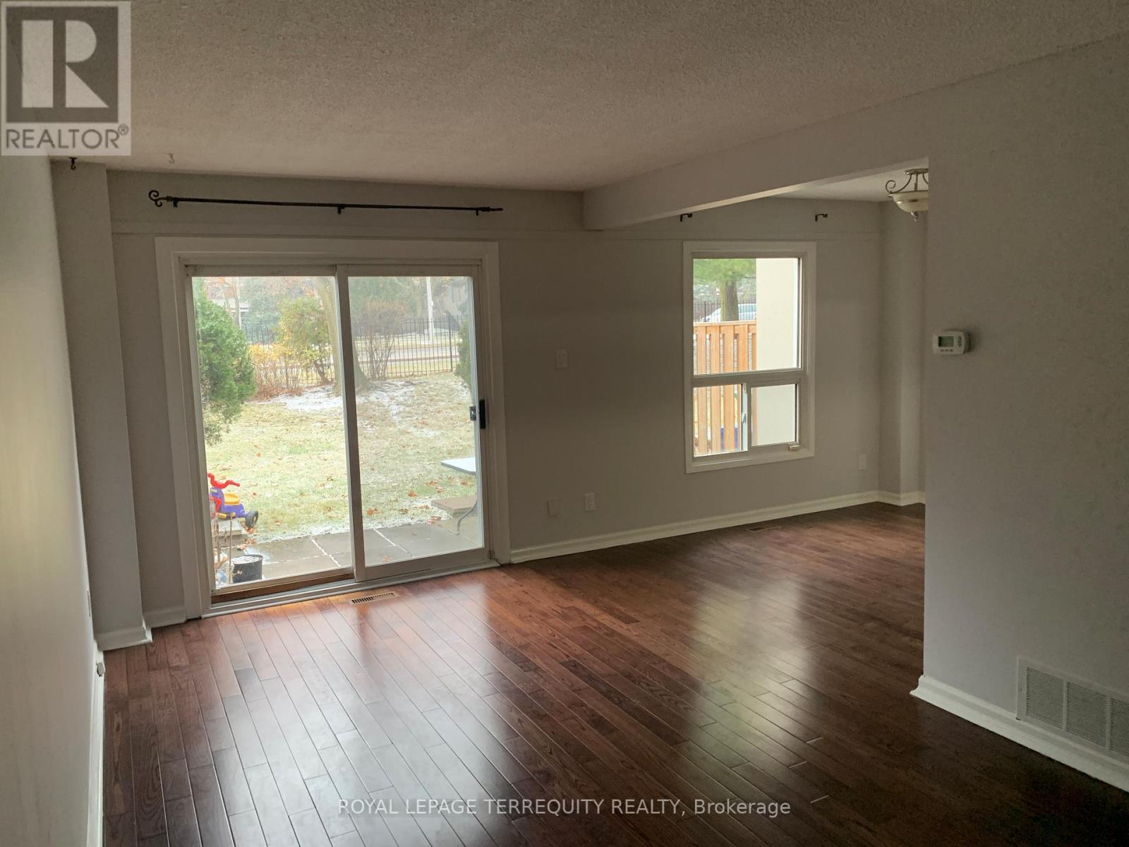 42 - 1180 Mississauga Valley Boulevard, Mississauga, Ontario  L5A 3M9 - Photo 3 - W12457380