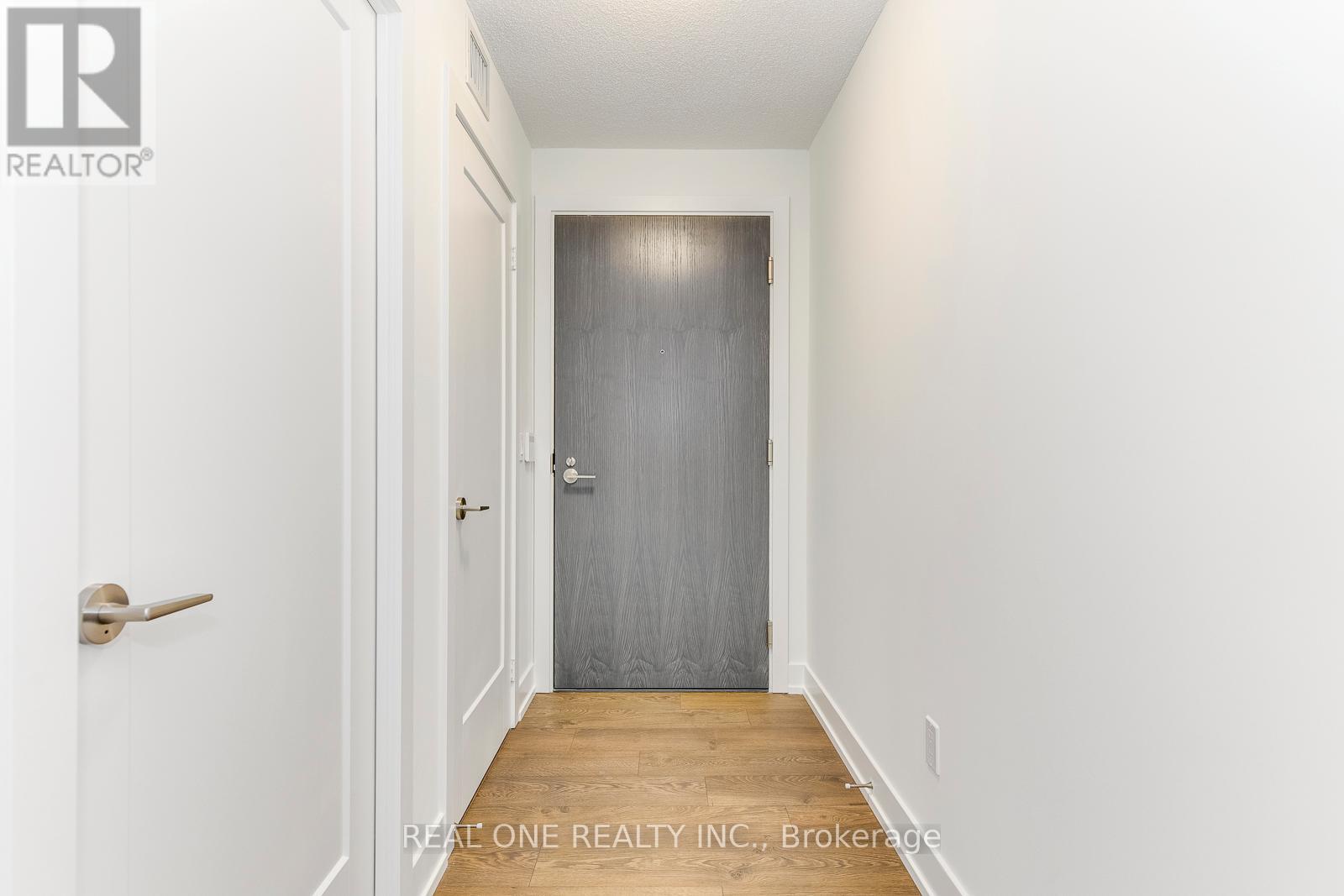 616 - 9 Mabelle Avenue, Toronto, Ontario  M9A 0E1 - Photo 4 - W12457397