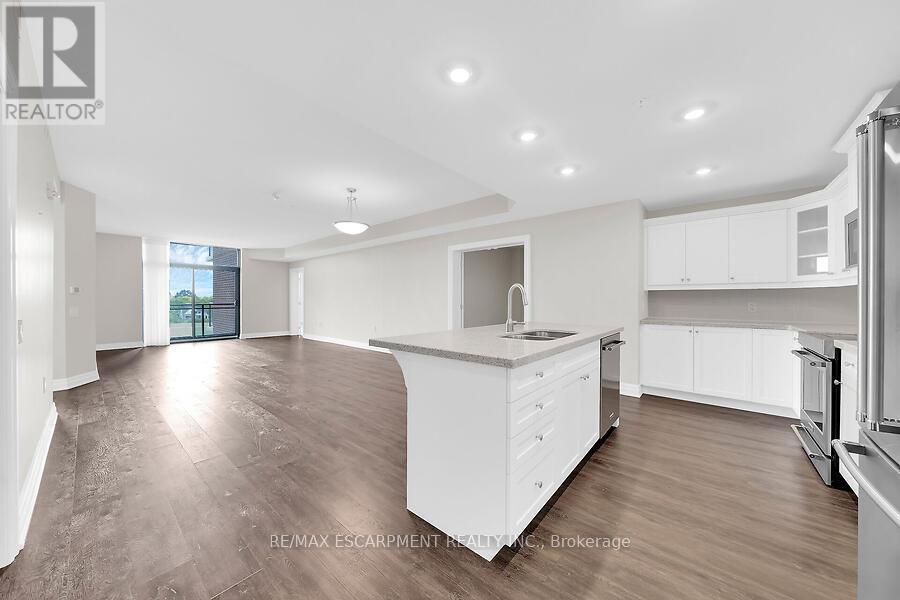 418 - 3290 New Street, Burlington, Ontario  L7N 1M8 - Photo 4 - W12457408