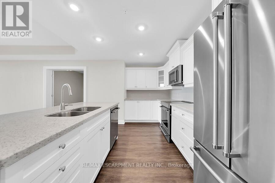 418 - 3290 New Street, Burlington, Ontario  L7N 1M8 - Photo 6 - W12457408