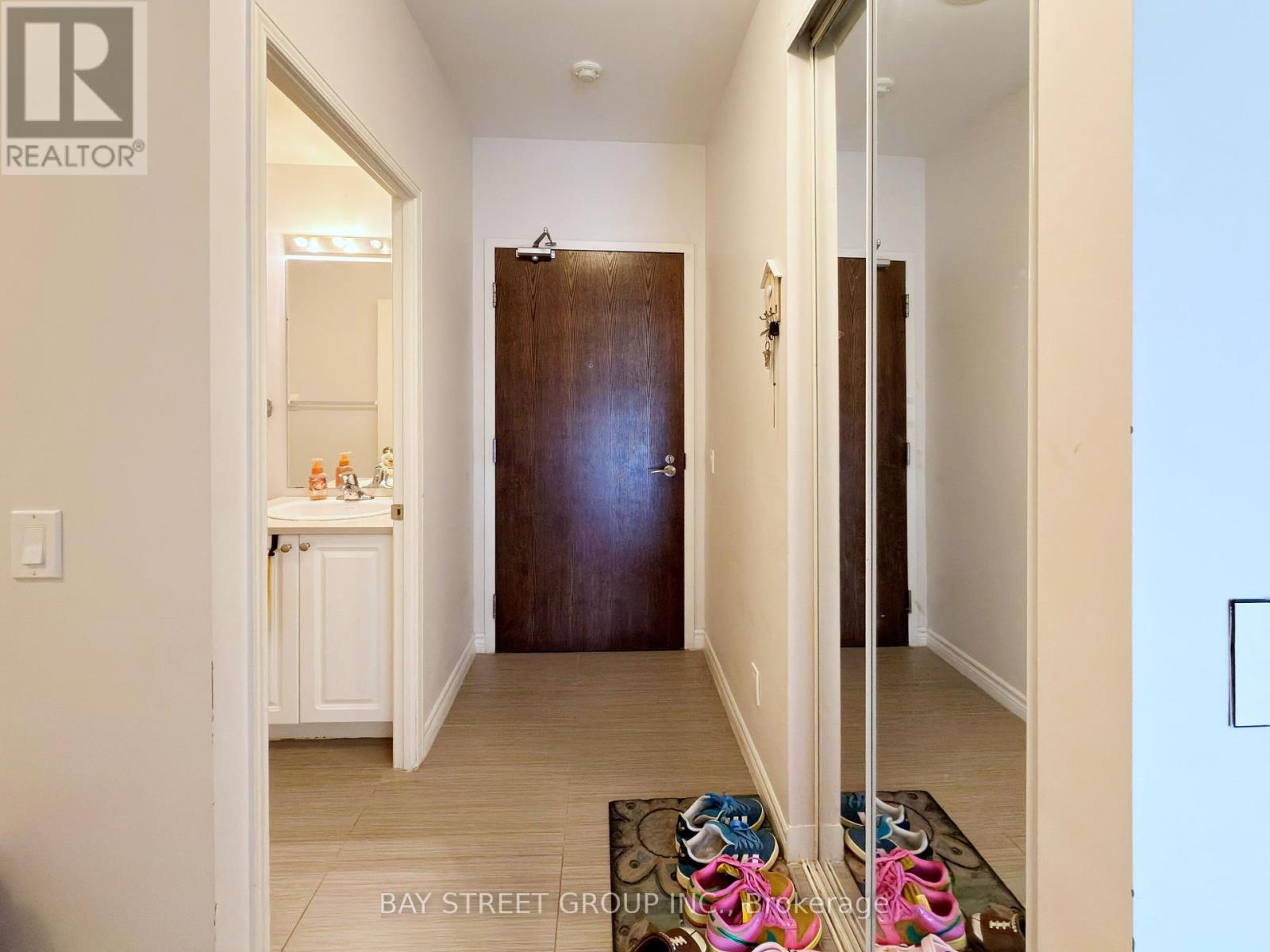 Ph06 - 339 Rathburn Road W, Mississauga, Ontario  L5B 0K6 - Photo 13 - W12457412