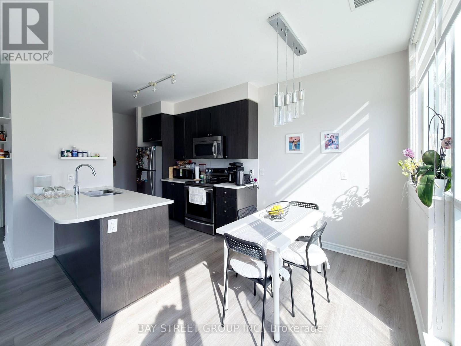Ph06 - 339 Rathburn Road W, Mississauga, Ontario  L5B 0K6 - Photo 3 - W12457412