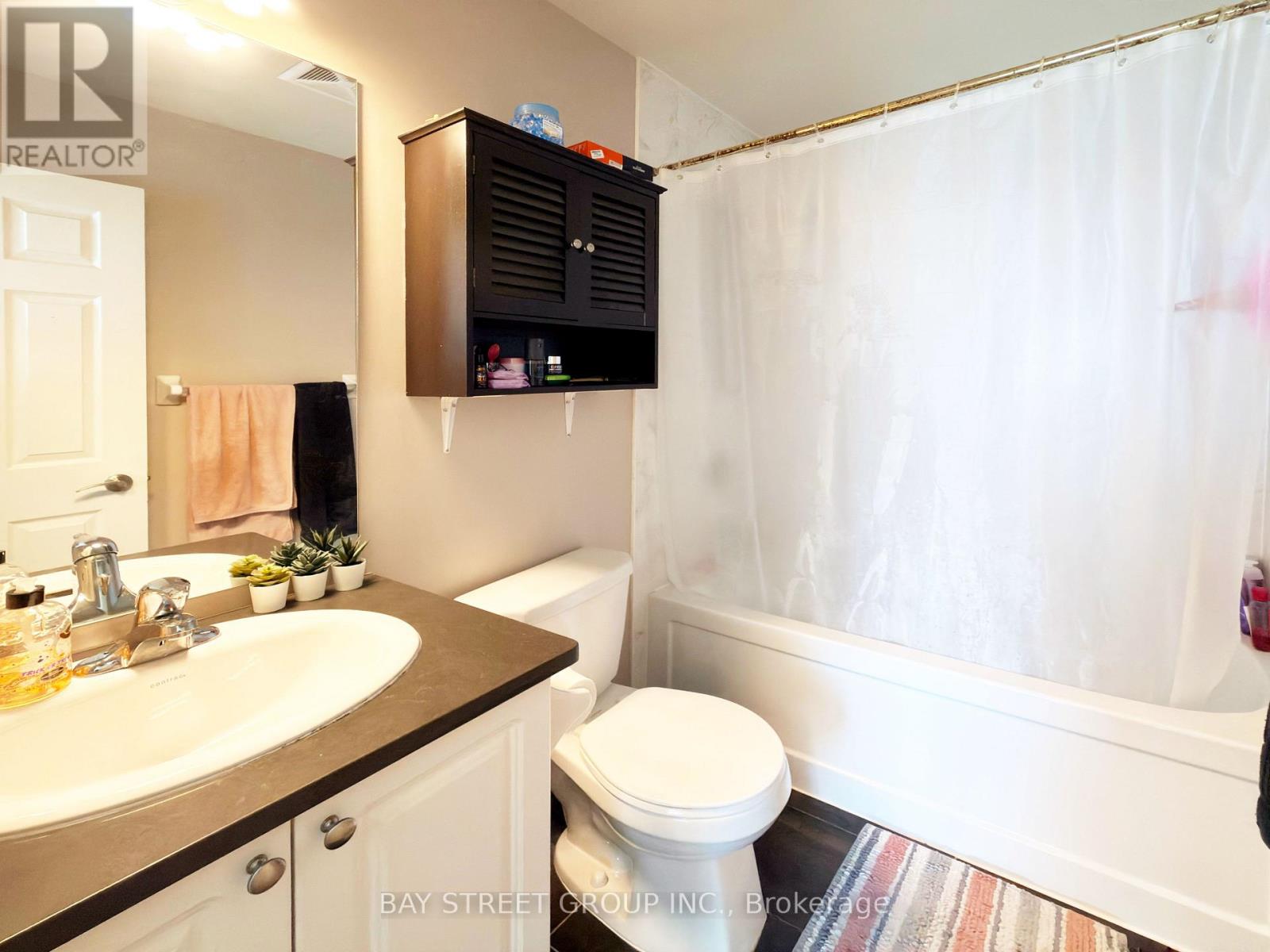 Ph06 - 339 Rathburn Road W, Mississauga, Ontario  L5B 0K6 - Photo 9 - W12457412
