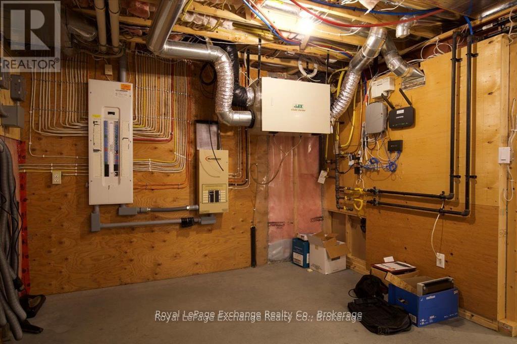 569 Creekwood Drive, Saugeen Shores, Ontario  N0H 2L0 - Photo 38 - X12457429