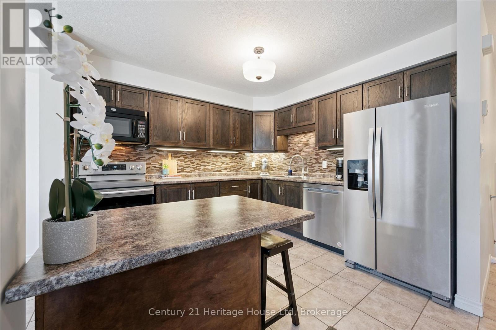 122 Creighton Avenue, Guelph, Ontario  N1E 0H8 - Photo 12 - X12457443