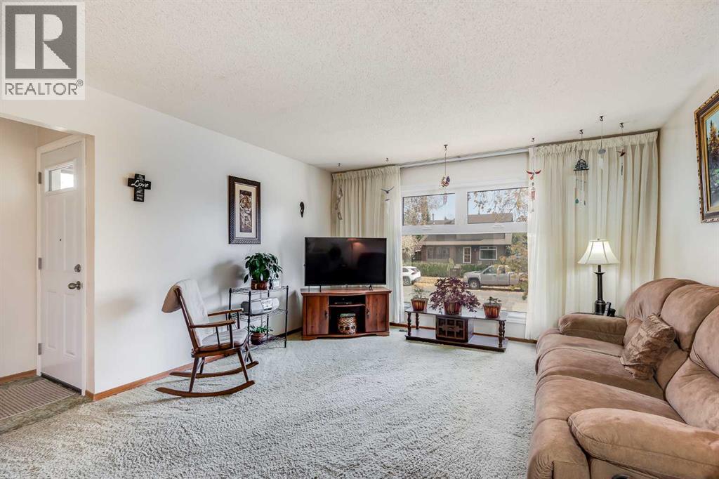 311 Midridge Road Se, Calgary, Alberta  T2X 1E1 - Photo 4 - A2263544