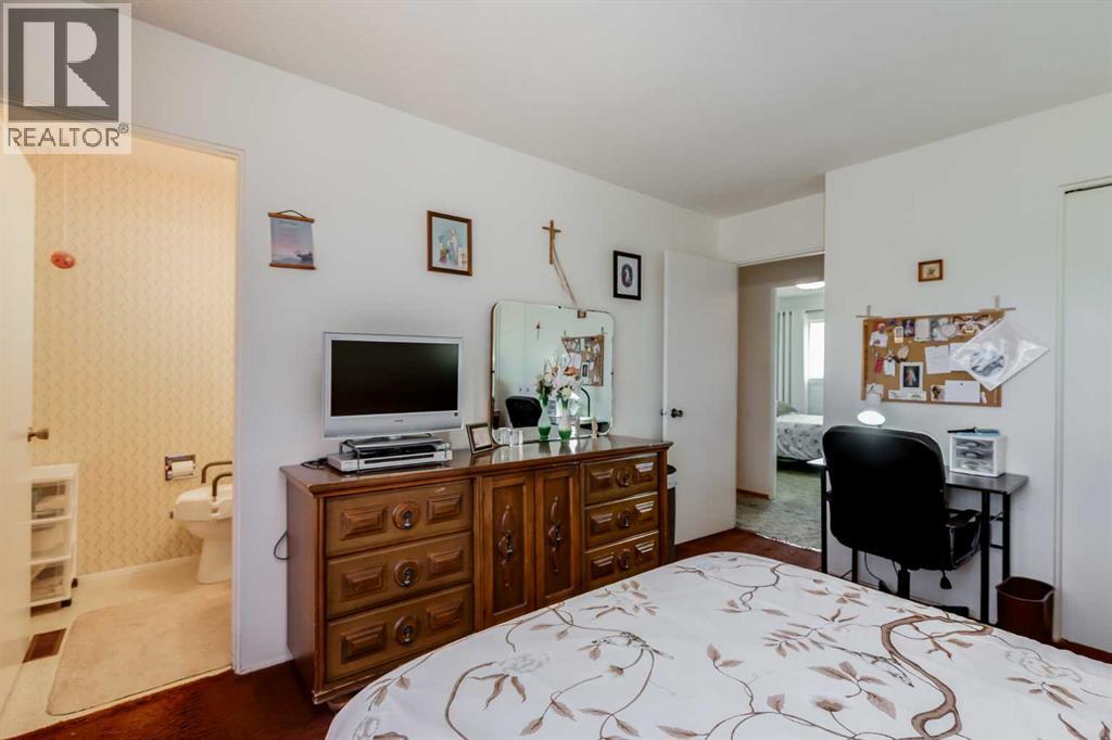 311 Midridge Road Se, Calgary, Alberta  T2X 1E1 - Photo 12 - A2263544