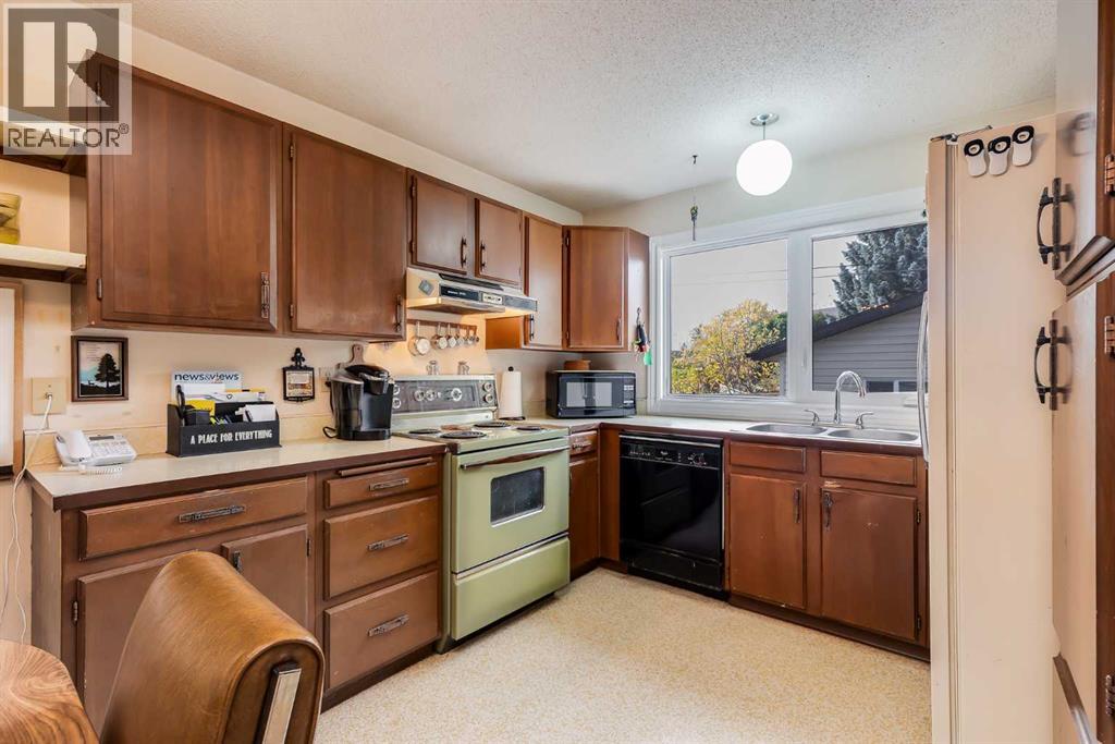 311 Midridge Road Se, Calgary, Alberta  T2X 1E1 - Photo 9 - A2263544