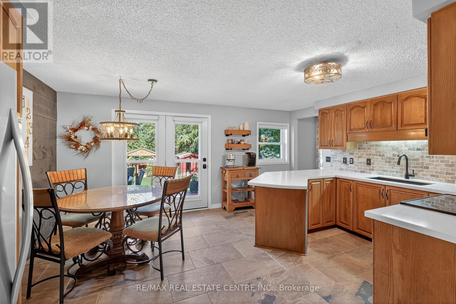 8424 6 Line, Wellington North, Ontario  N0G 2E0 - Photo 8 - X12457296