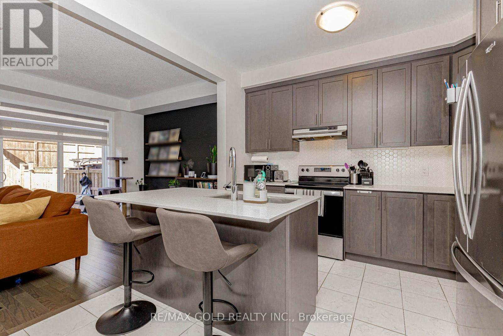 46 Reistwood Drive, Kitchener, Ontario  N2R 0N8 - Photo 11 - X12457336