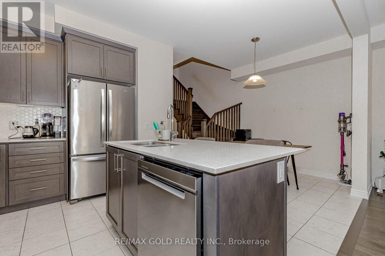 46 Reistwood Drive, Kitchener, Ontario  N2R 0N8 - Photo 13 - X12457336