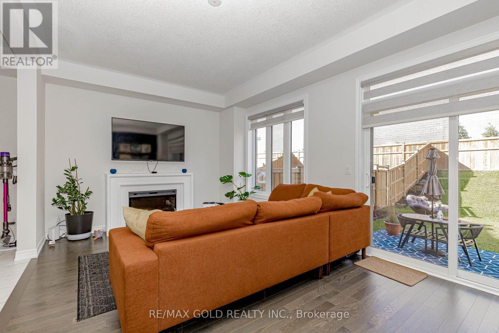 46 Reistwood Drive, Kitchener, Ontario  N2R 0N8 - Photo 15 - X12457336