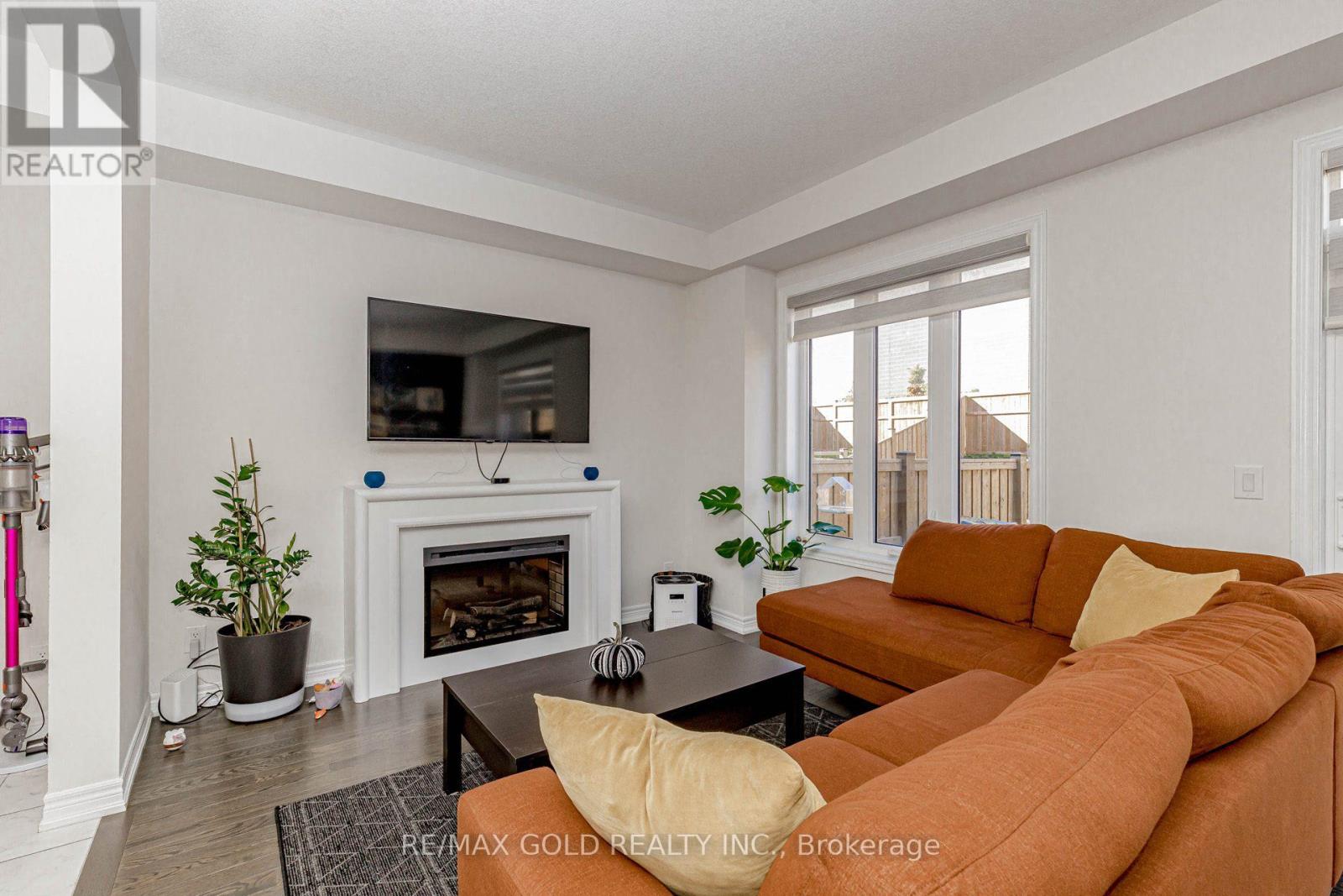 46 Reistwood Drive, Kitchener, Ontario  N2R 0N8 - Photo 16 - X12457336