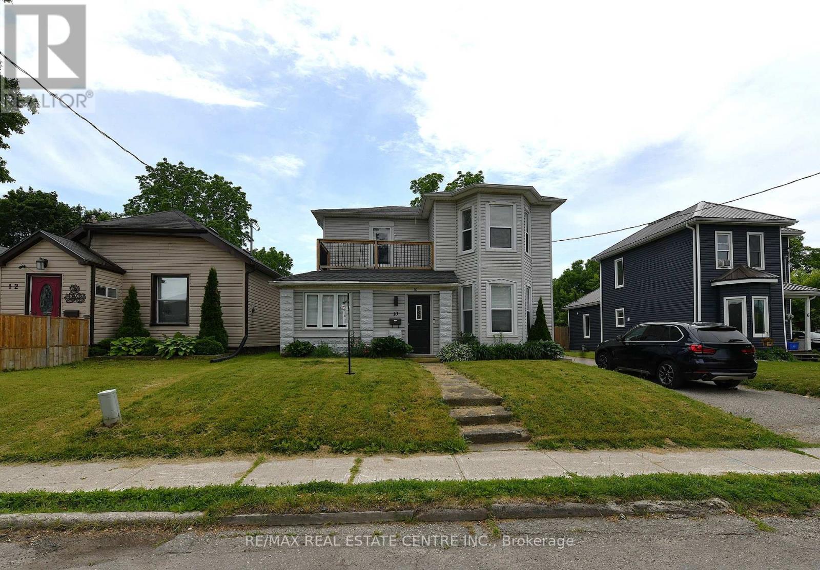 10 Meda Street, St. Thomas, Ontario  N5P 1W5 - Photo 2 - X12457361