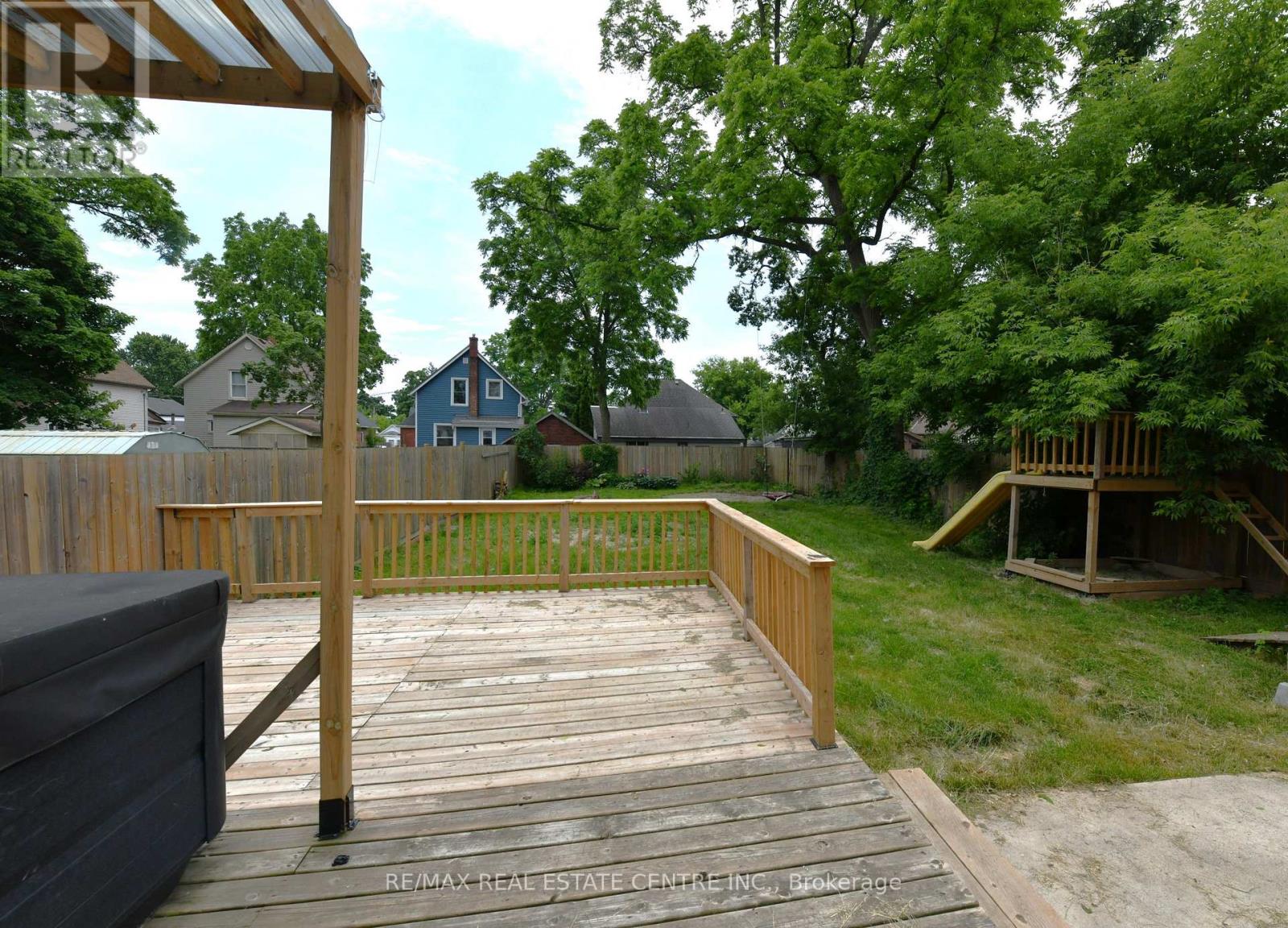 10 Meda Street, St. Thomas, Ontario  N5P 1W5 - Photo 7 - X12457361