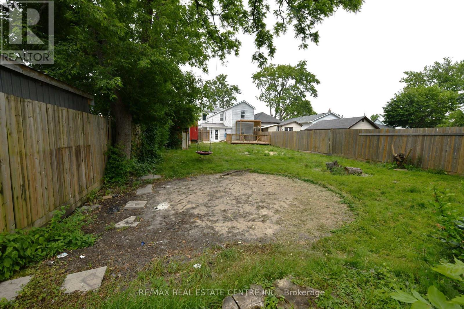 10 Meda Street, St. Thomas, Ontario  N5P 1W5 - Photo 9 - X12457361