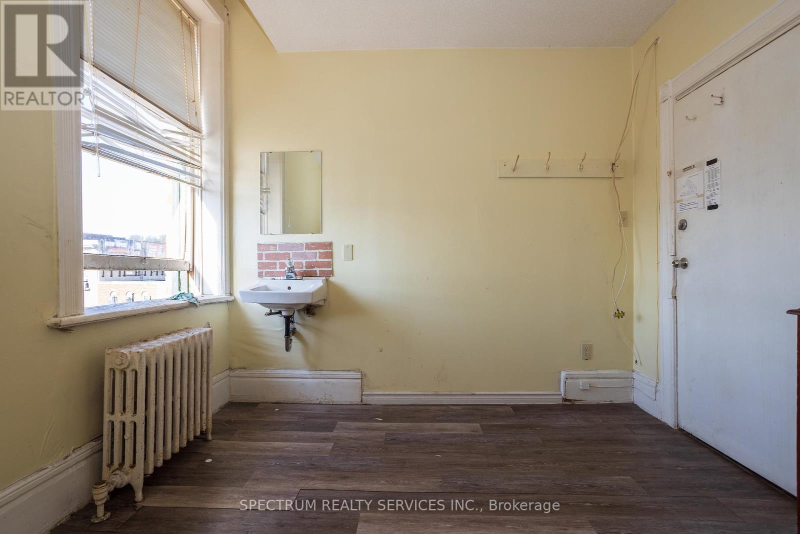 1005 2nd Avenue E, Owen Sound, Ontario  N4K 2H8 - Photo 10 - X12457366