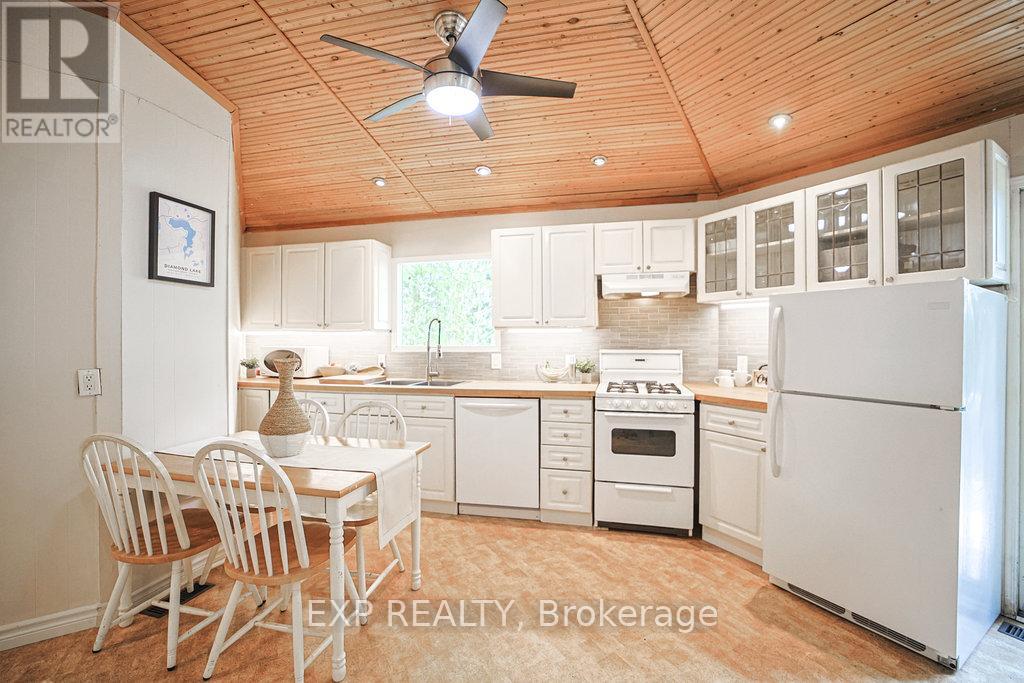 565 West Diamond Lake Road, Hastings Highlands, Ontario  K0L 2A0 - Photo 11 - X12457368