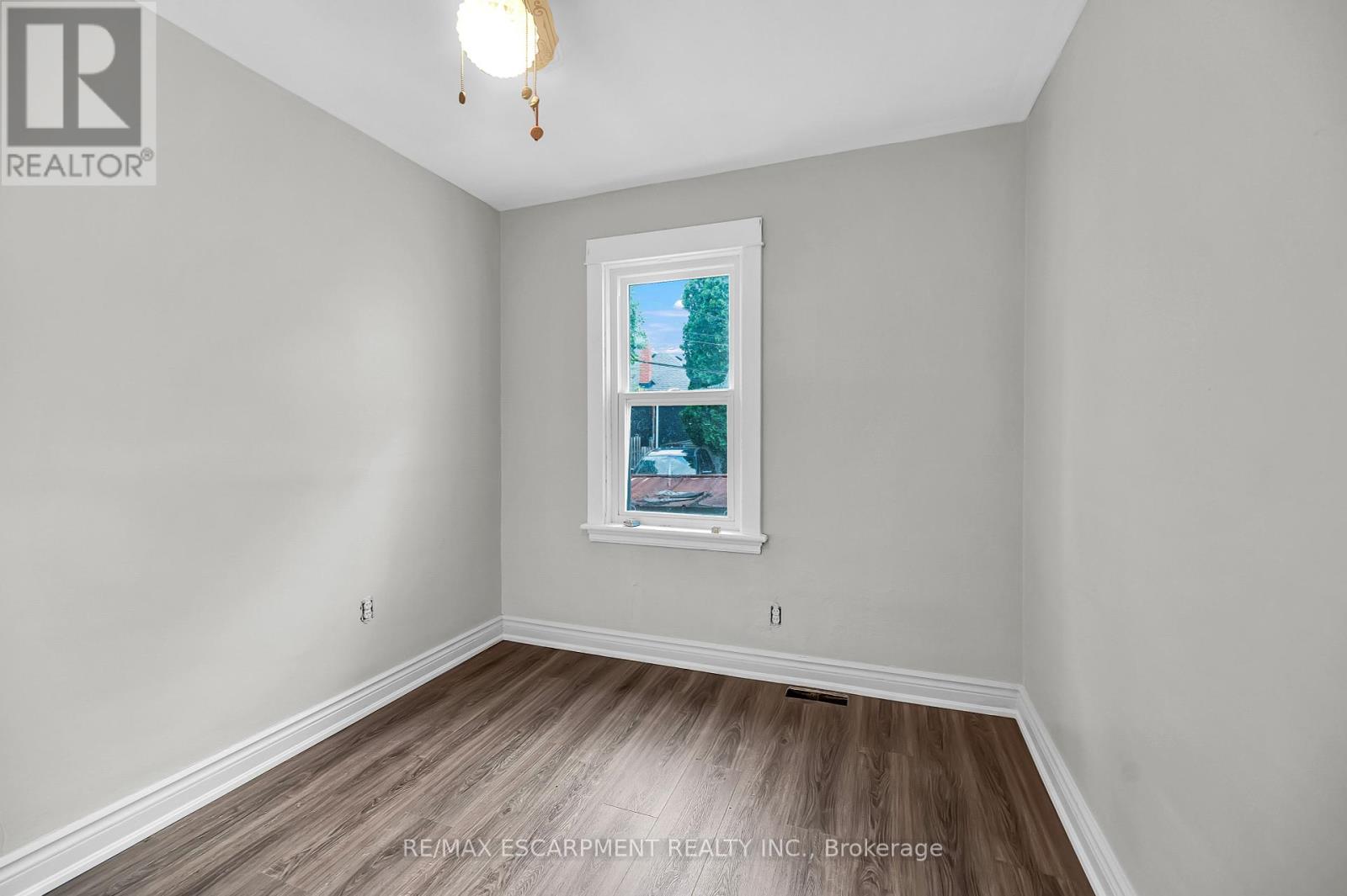 1256 Cannon Street E, Hamilton, Ontario  L8H 1V3 - Photo 13 - X12457370