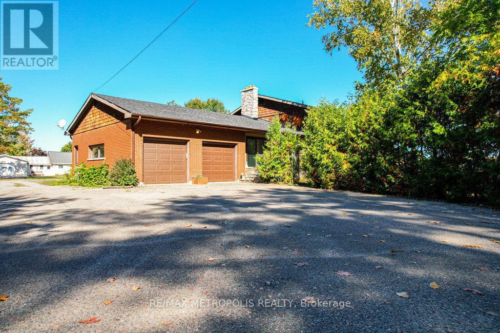 186 Pinedale Lane, Gravenhurst, Ontario  P1P 1B4 - Photo 2 - X12457381