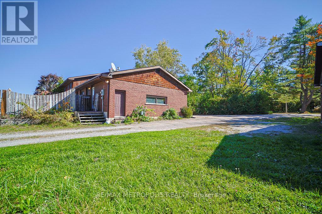 186 Pinedale Lane, Gravenhurst, Ontario  P1P 1B4 - Photo 30 - X12457381