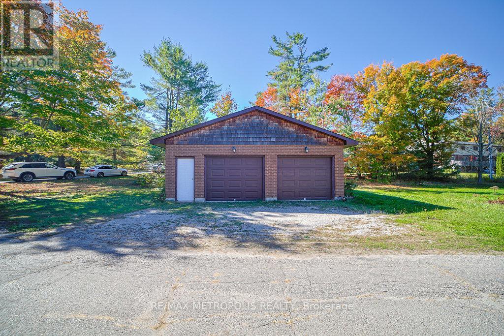 186 Pinedale Lane, Gravenhurst, Ontario  P1P 1B4 - Photo 33 - X12457381