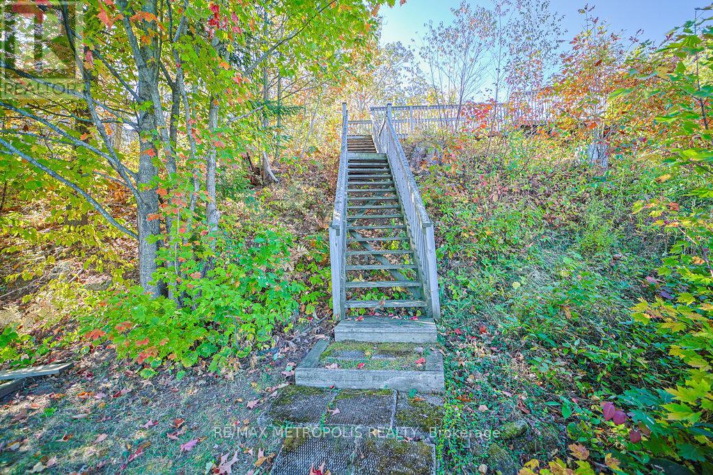 186 Pinedale Lane, Gravenhurst, Ontario  P1P 1B4 - Photo 36 - X12457381