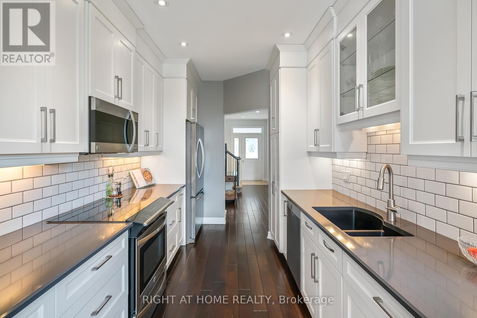33 - 88 Lakeport Road, St. Catharines, Ontario  L2N 4P8 - Photo 10 - X12457419